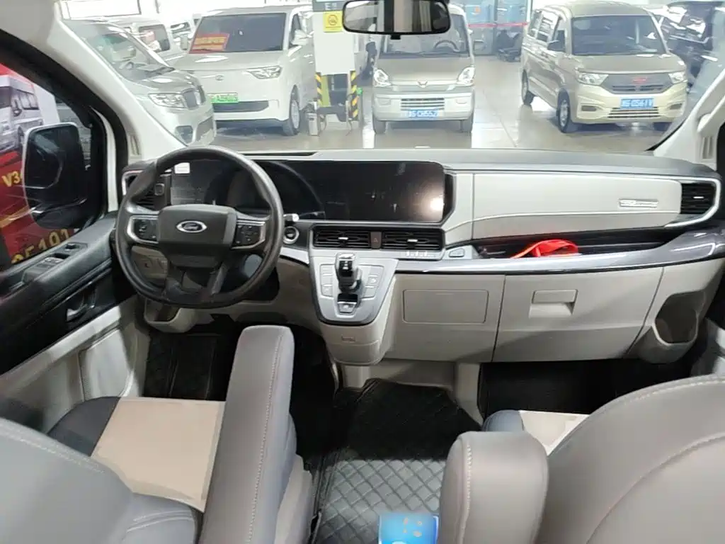 Ford Transit 2025 — фото 10