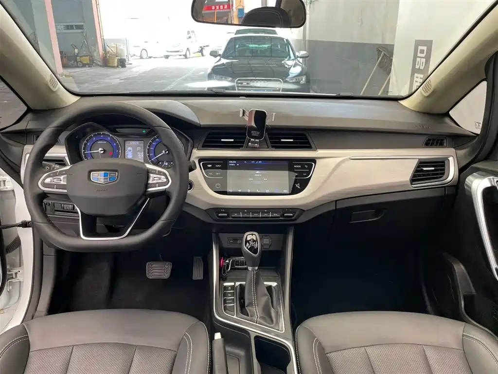 Geely Vision X3 2021 — фото 8