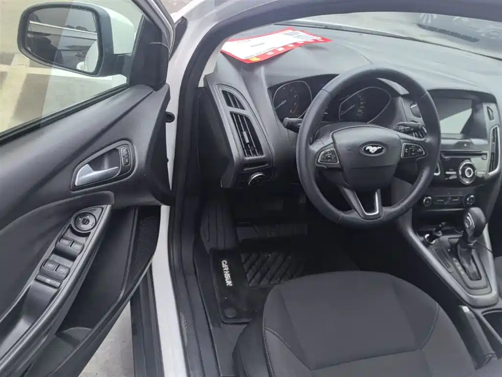 Ford Focus 2015 — фото 16