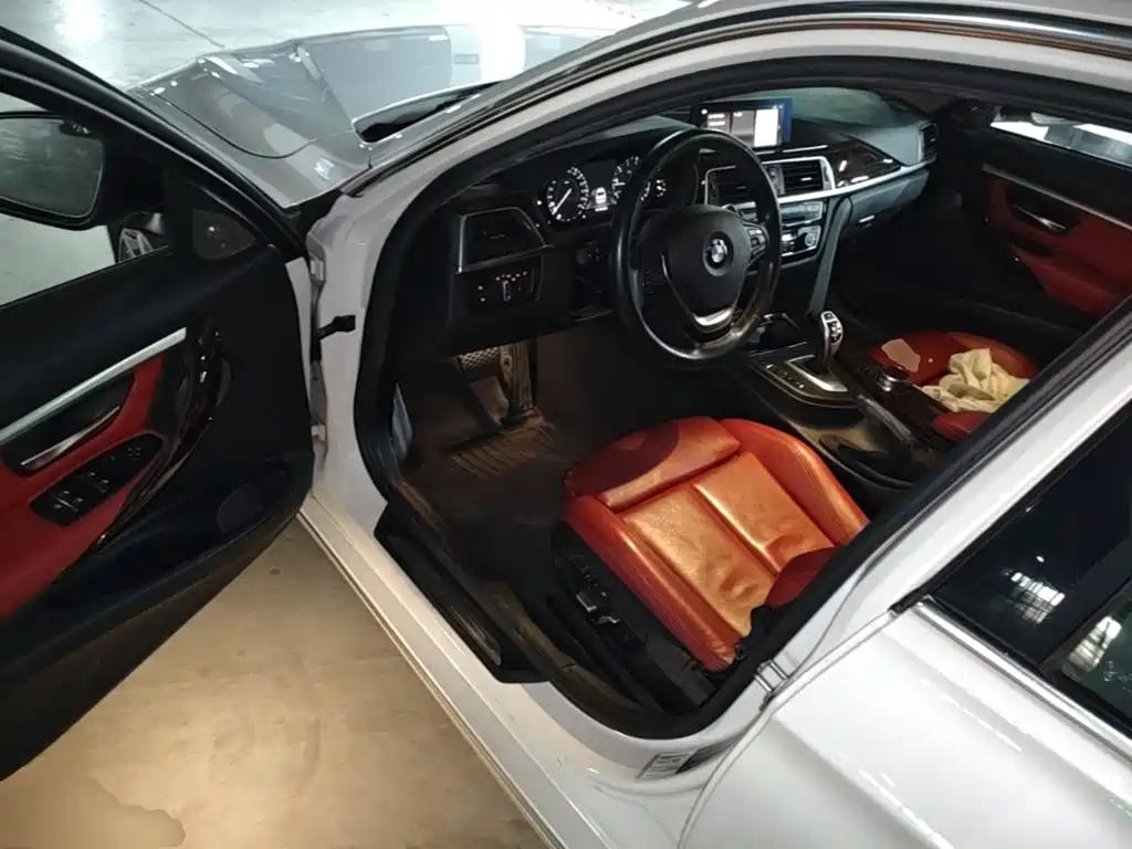 BMW 3 Series 2018 — фото 16