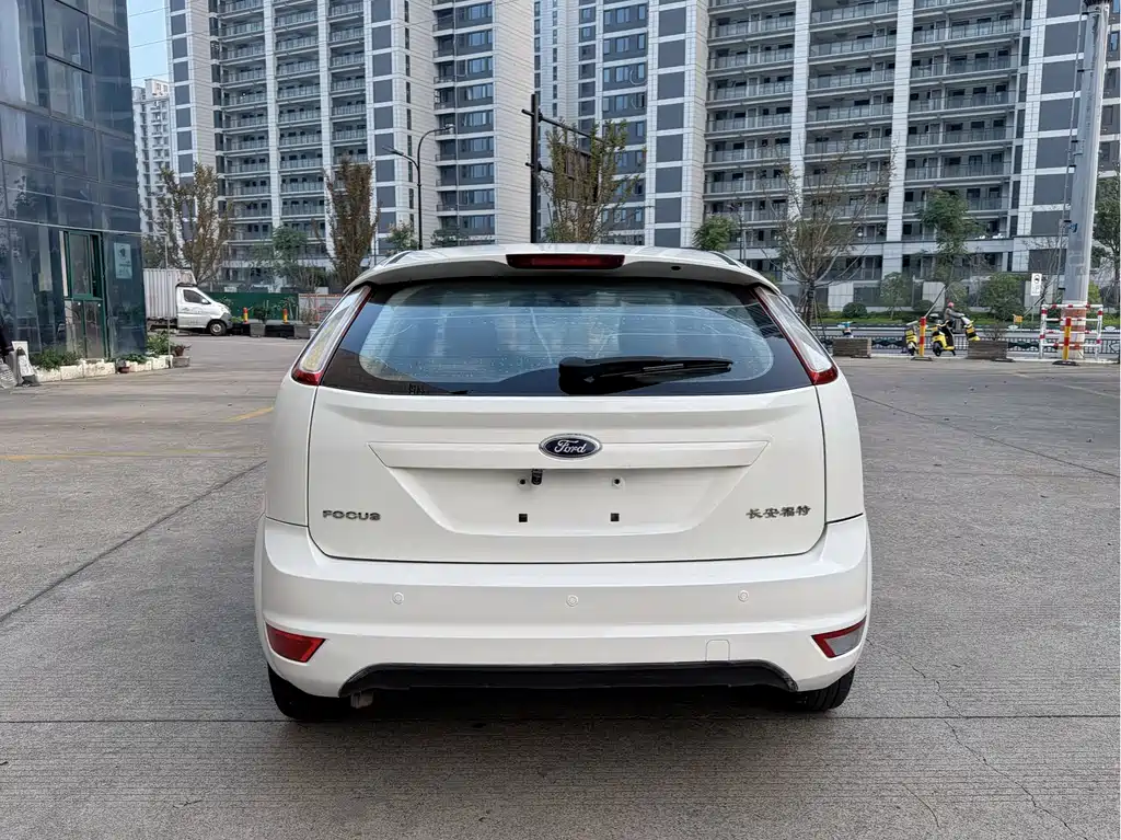 Ford Focus 2015 — фото 5