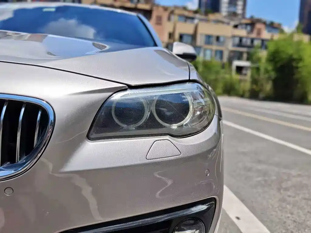 BMW 5 Series 2015 — фото 11