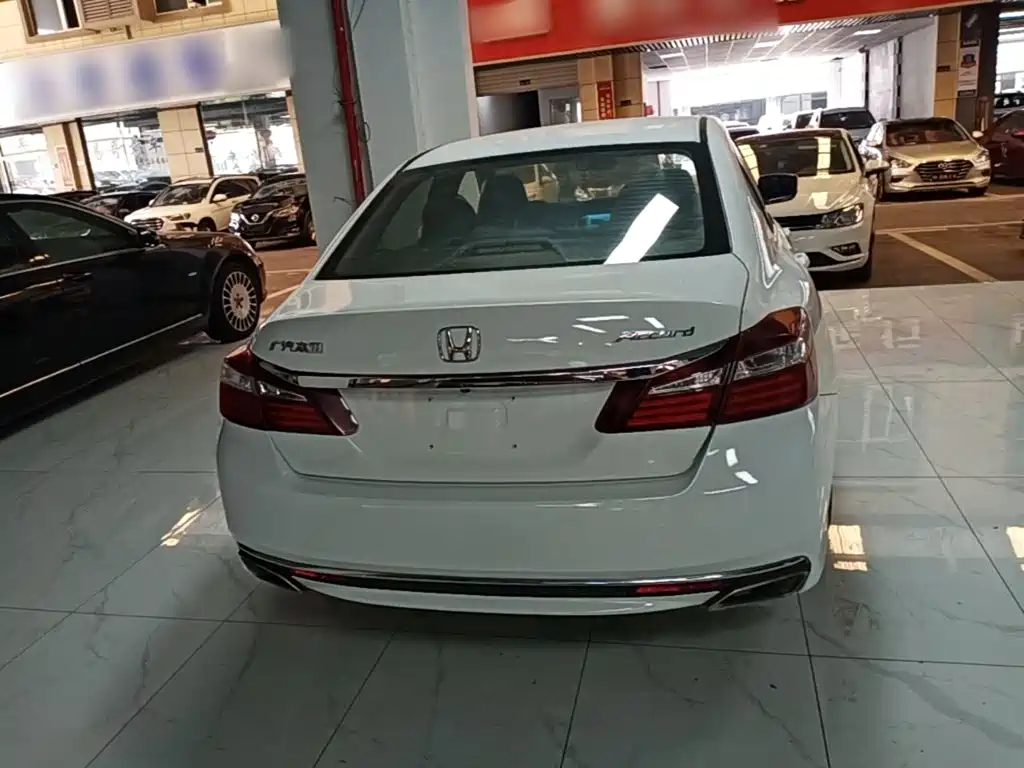 Honda Accord 2018 — фото 6