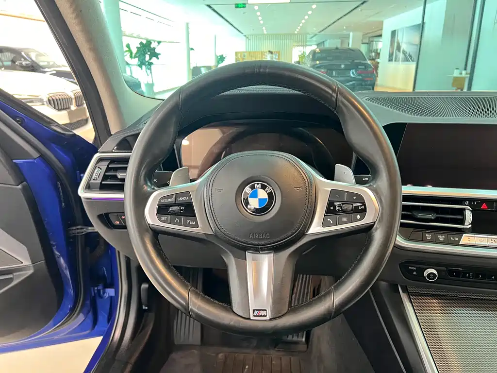 BMW 3 Series 2019 — фото 10