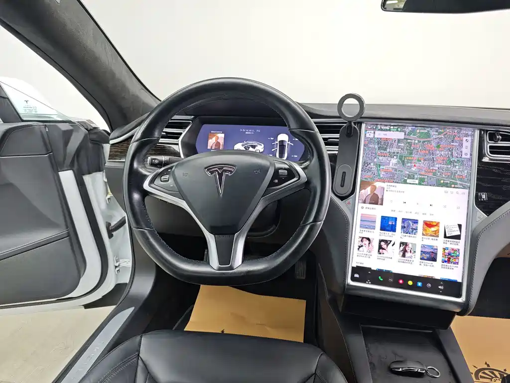 Tesla Model S 2017 — фото 17