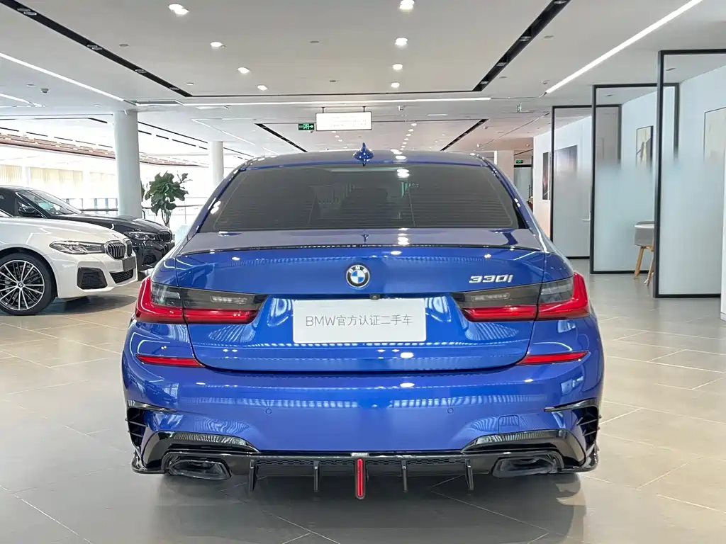 BMW 3 Series 2019 — фото 17