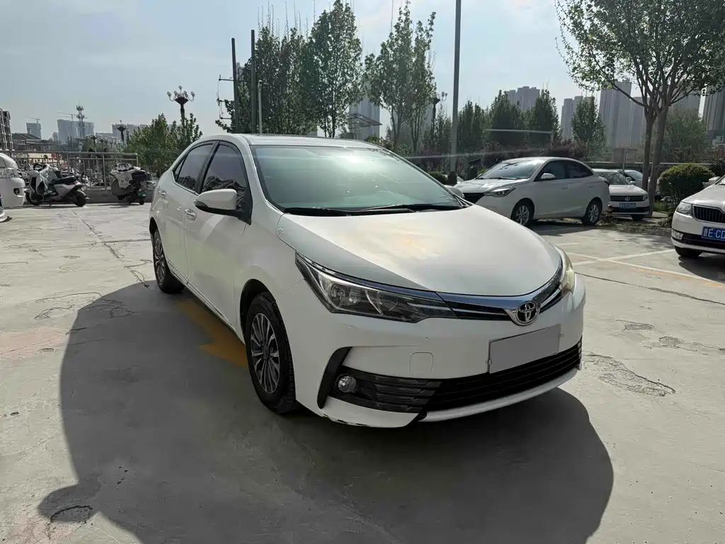 Toyota Corolla 2017 — фото 3