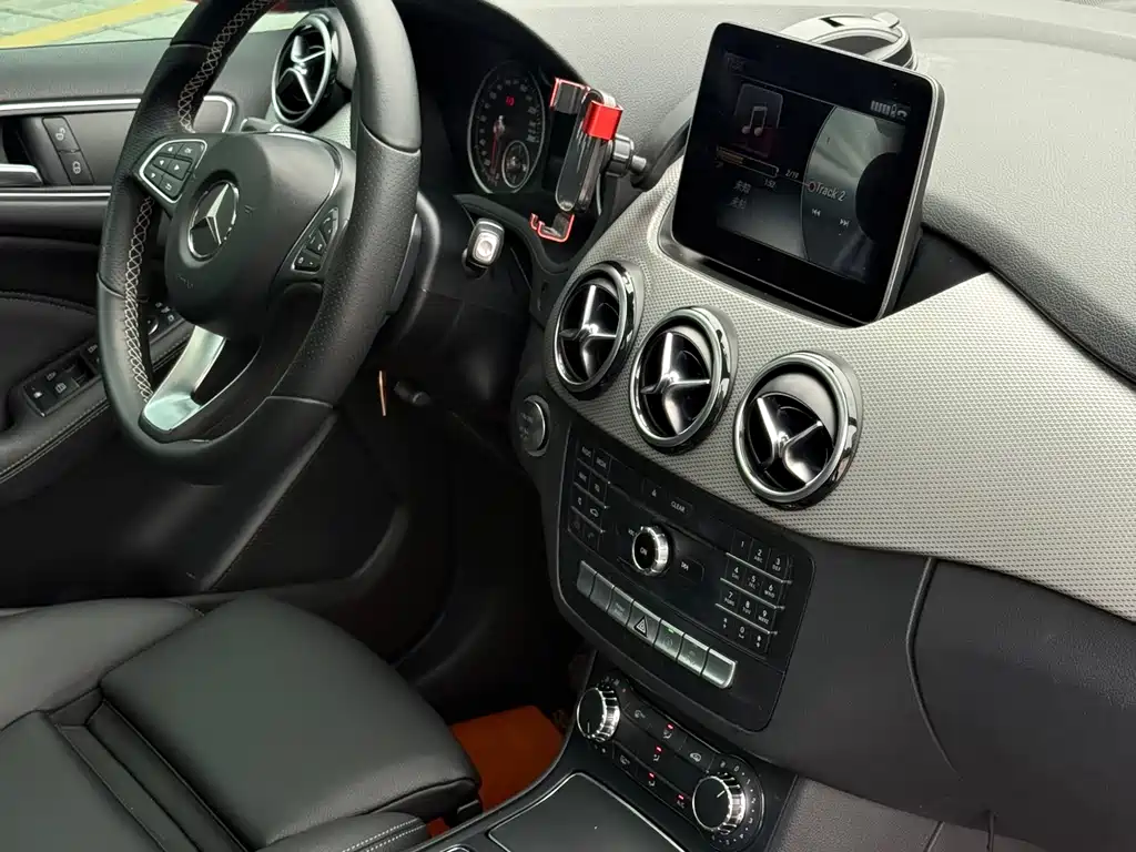 Mercedes-Benz B-Class 2017 — фото 16