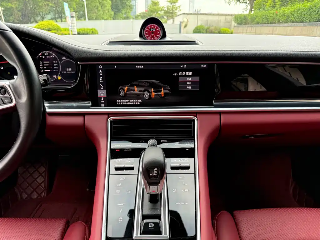 Porsche Panamera 2018 — фото 12