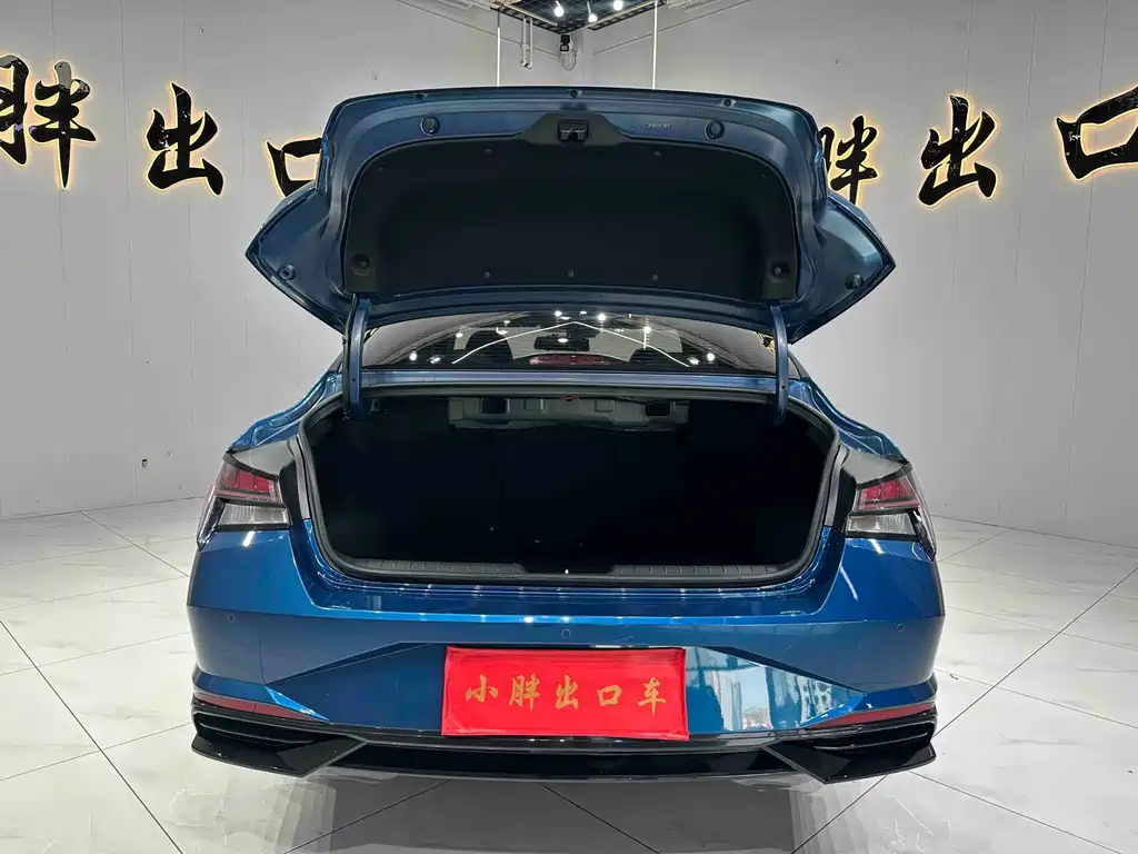 Hyundai Elantra 2022 — фото 17