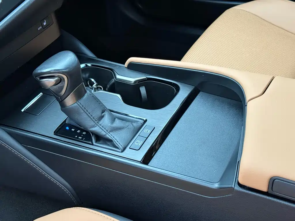 Lexus ES 2023 — фото 12