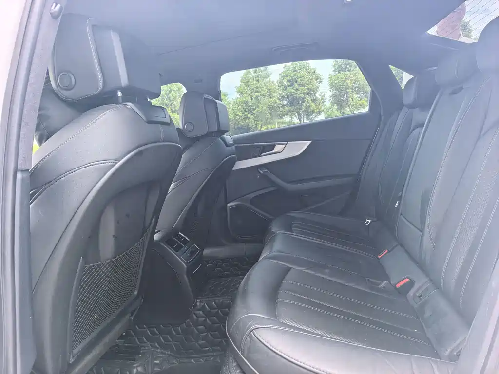 Audi A4L 2021