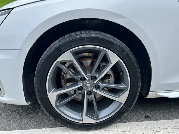 Audi A4L 2021