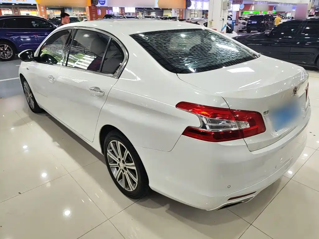 Peugeot 408 2016