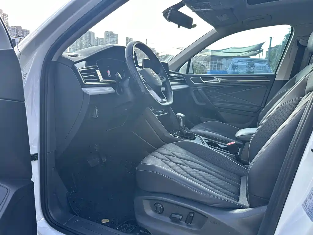 Volkswagen Tiguan L 2023 — фото 4