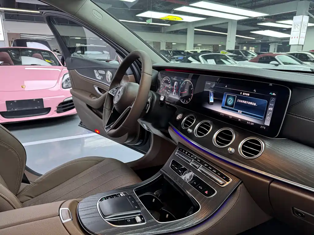 Mercedes-Benz E-Class 2020 — фото 15