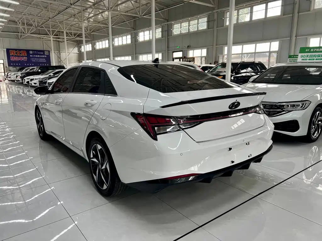 Hyundai Elantra 2022