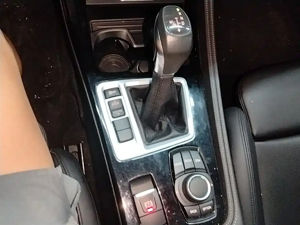BMW 1 Series 2018 — фото 14