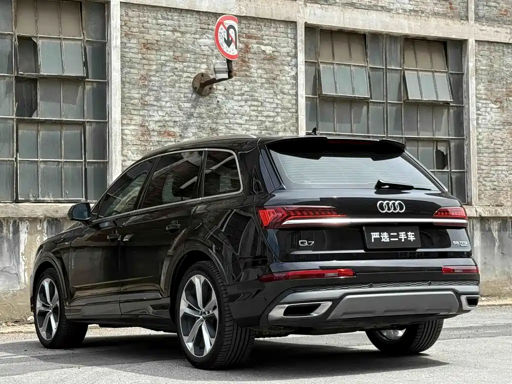 Audi Q7 2020 — фото 24