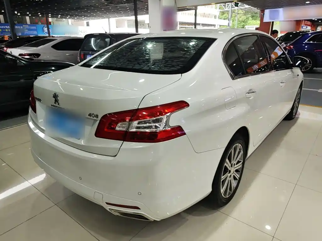 Peugeot 408 2016