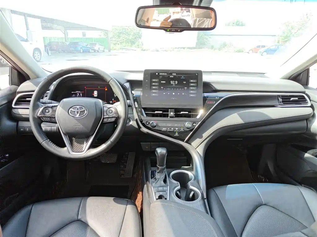 Toyota Camry 2022 — фото 10