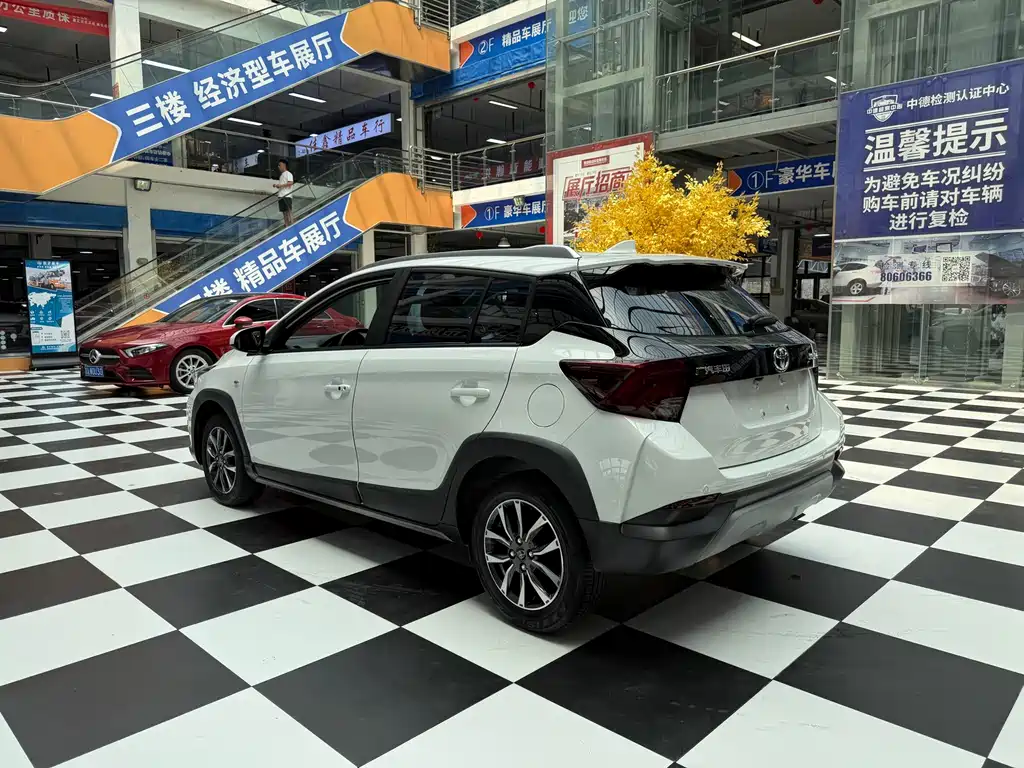 Toyota Yaris L 2022