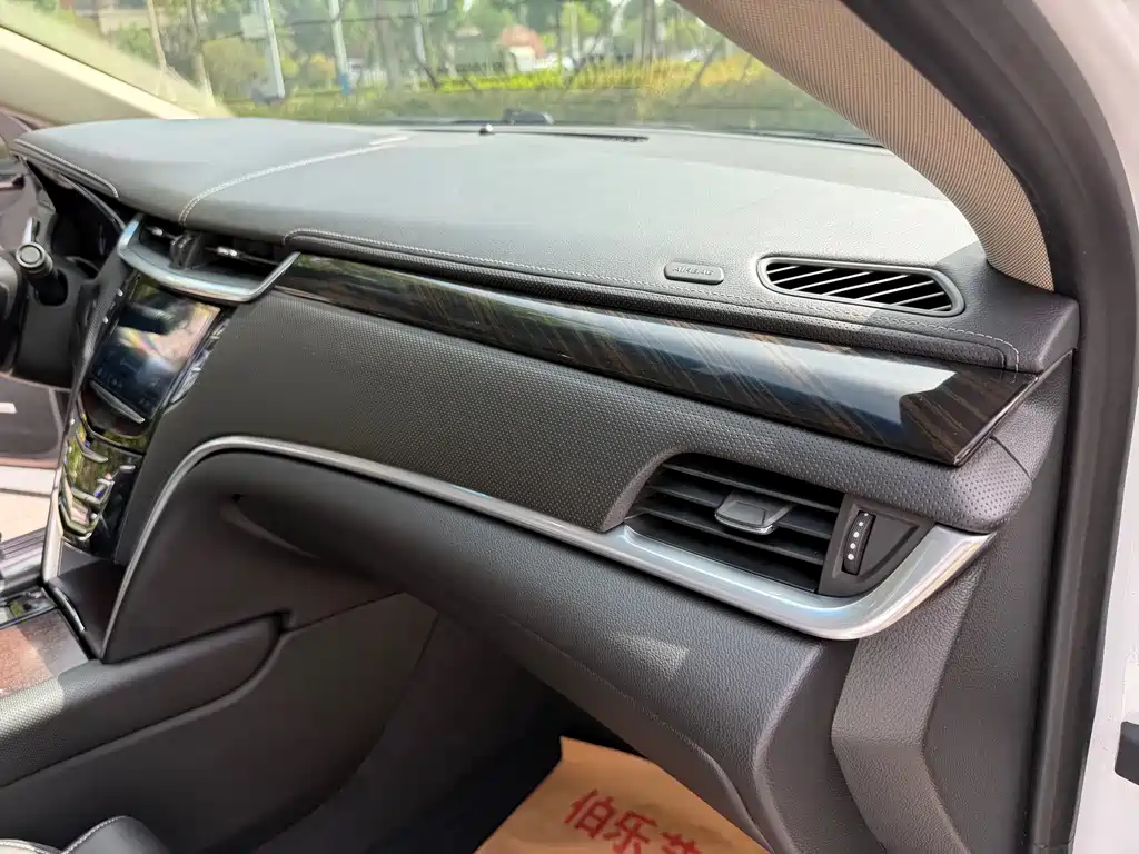 Cadillac XTS 2018 — фото 12