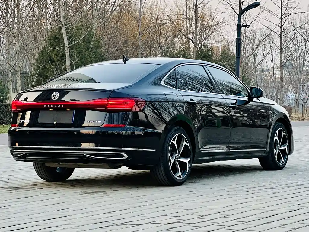 Volkswagen Passat 2022 — фото 9
