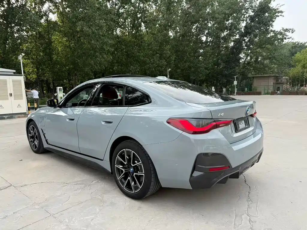 BMW i4 2023 — фото 7