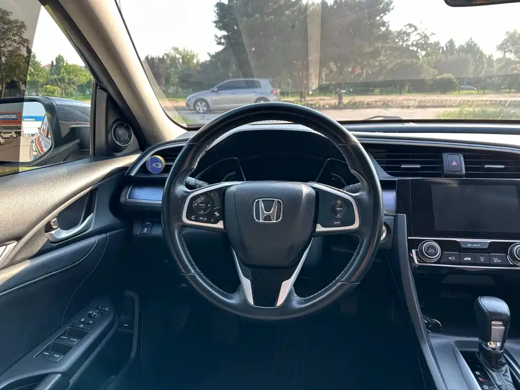 Honda Civic 2018 — фото 21