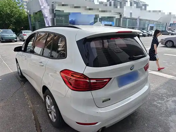 BMW 2 Series Wagon 2015