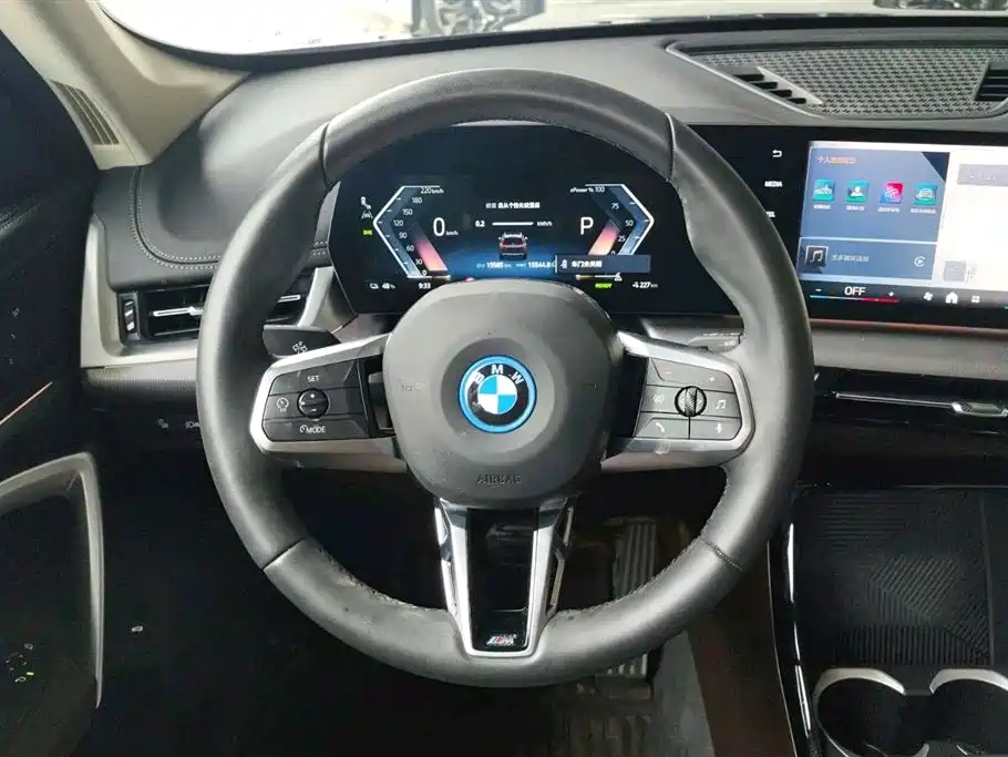 BMW iX1 2025