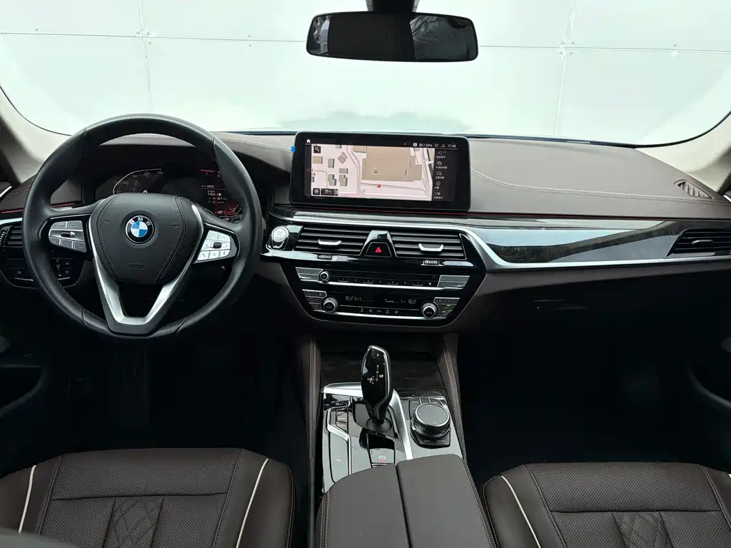 BMW 5 Series 2022 — фото 21