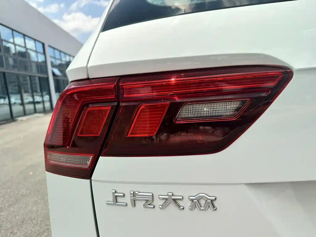 Volkswagen Tiguan L 2023 — фото 12