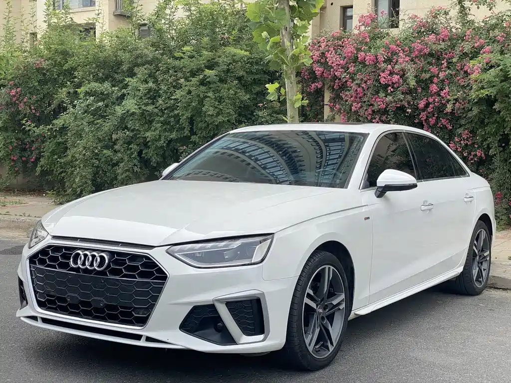 Audi A4L 2020 — фото 1