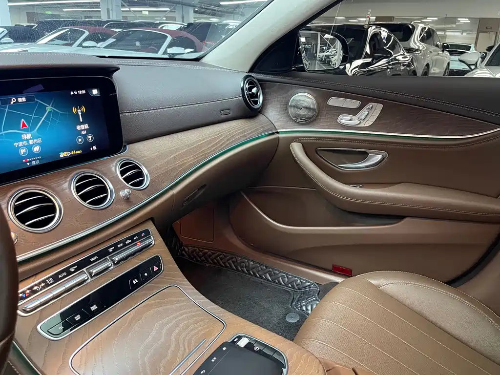 Mercedes-Benz E-Class 2022