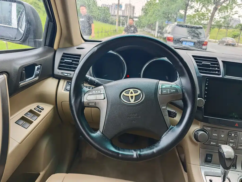 Toyota Highlander 2011 — фото 15