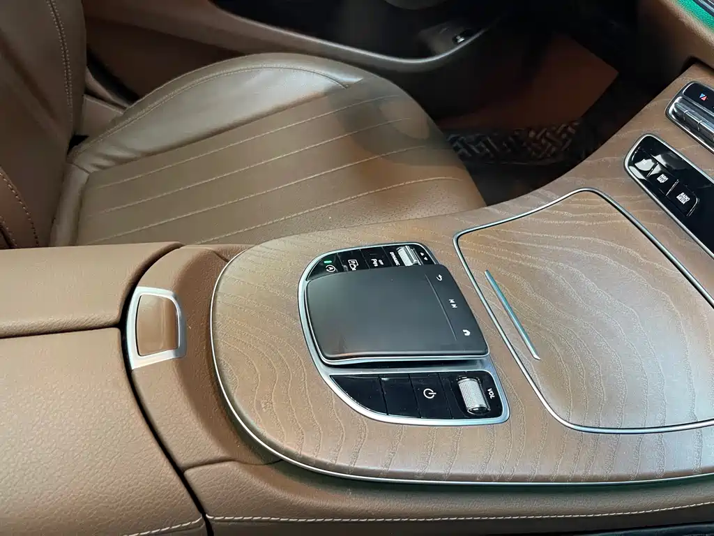 Mercedes-Benz E-Class 2022 — фото 13