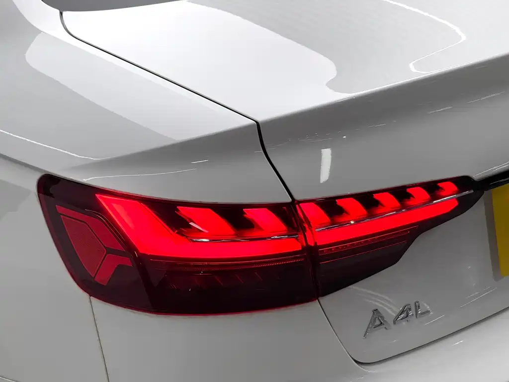Audi A4L 2023 — фото 20