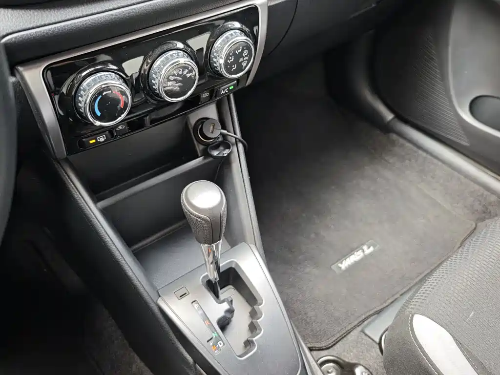 Toyota Yaris L 2020 — фото 11