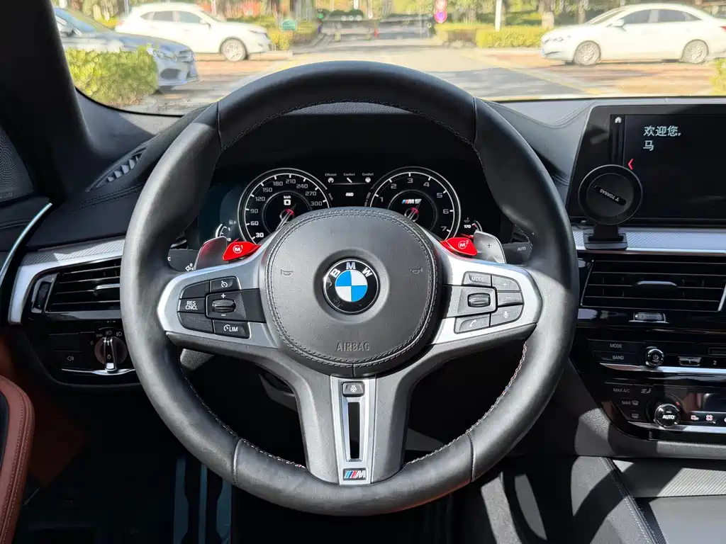 BMW M5 2018 — фото 8