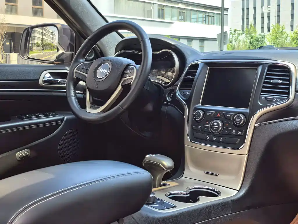 Jeep Grand Cherokee 2015 — фото 10