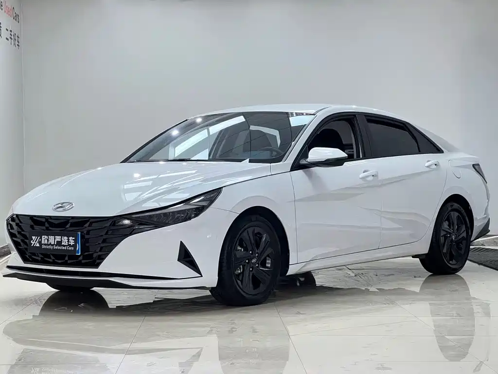 Hyundai Elantra 2023 — фото 1