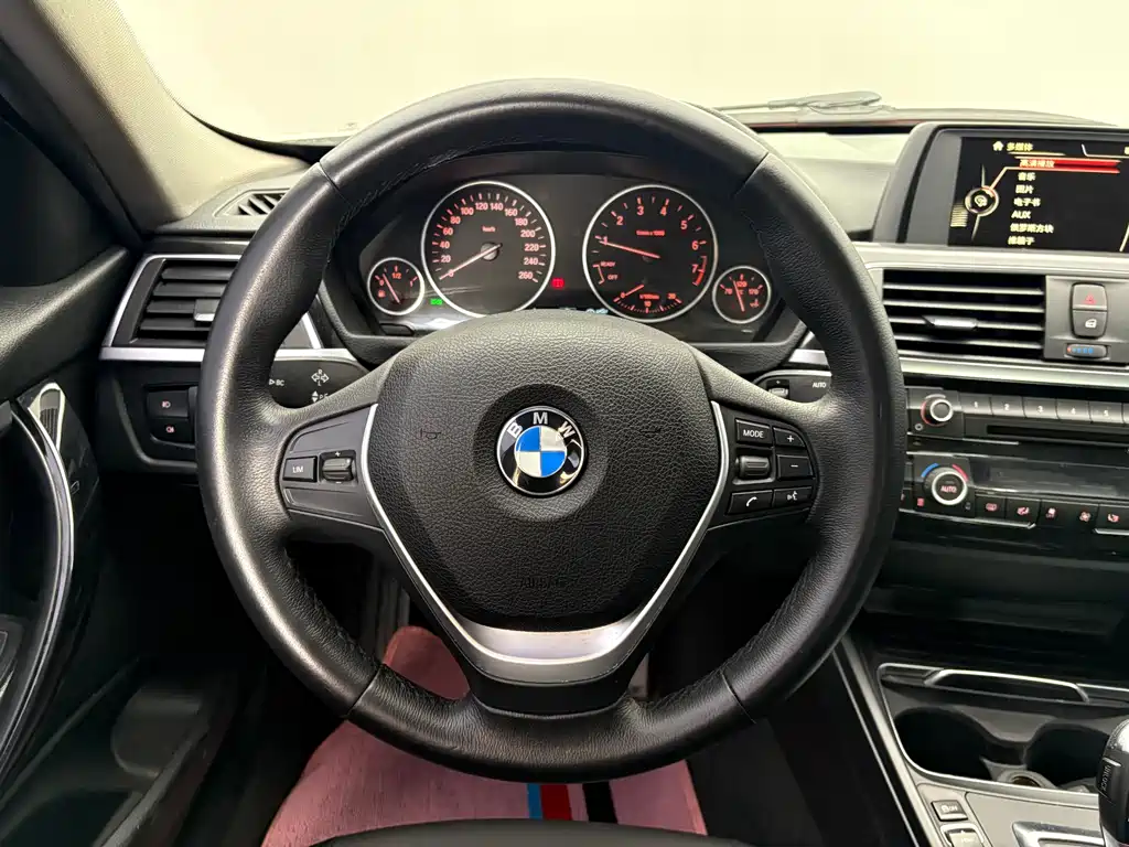 BMW 3 Series 2017 — фото 13