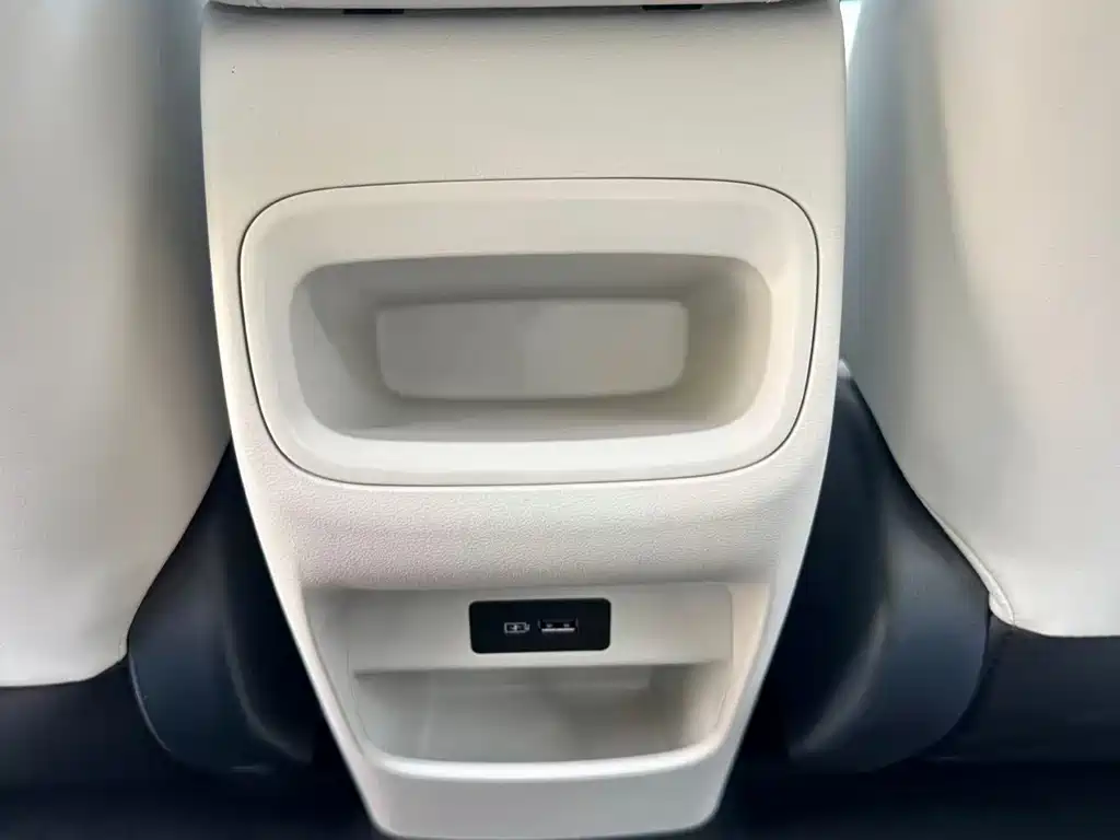 Geely Galaxy Starwish 2025 — фото 12