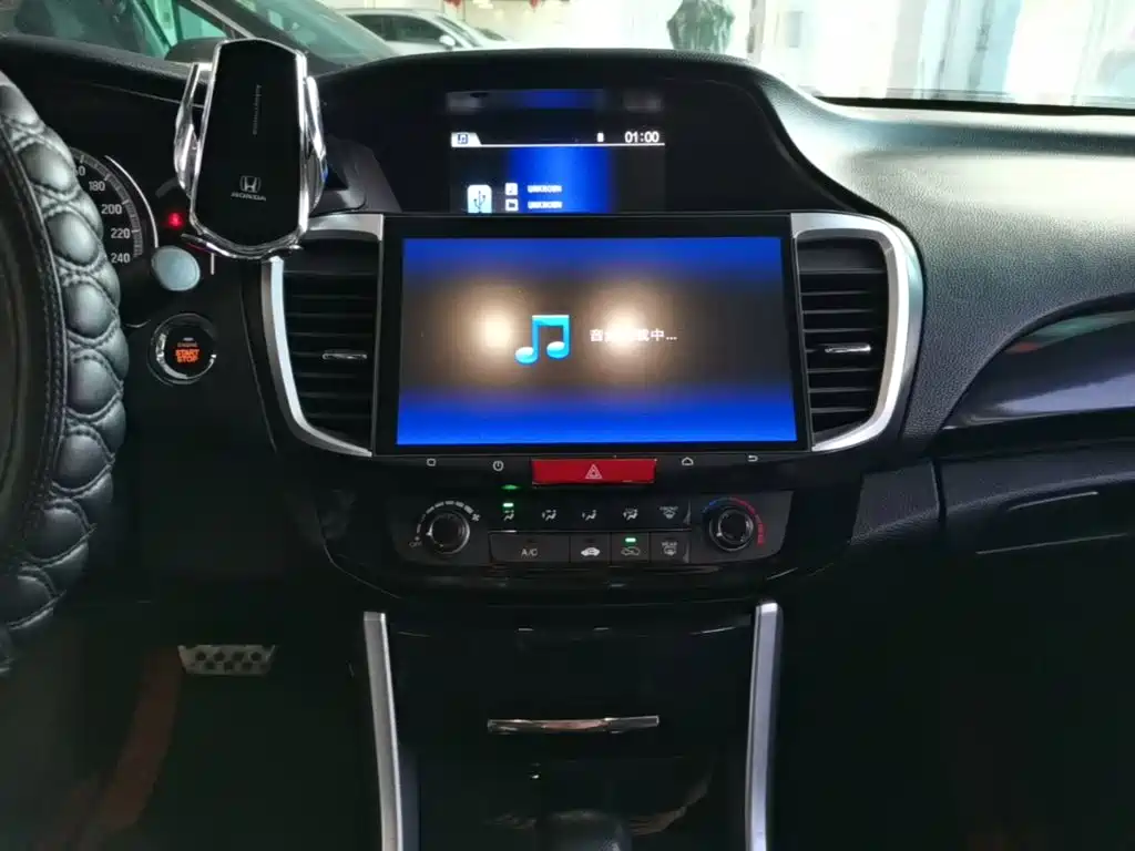 Honda Accord 2017 — фото 13