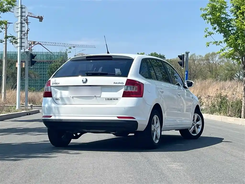 Skoda Rapid Spaceback 2017 — фото 16