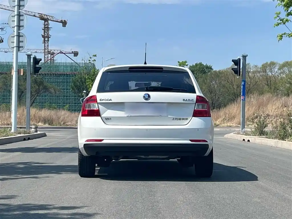 Skoda Rapid Spaceback 2017 — фото 15