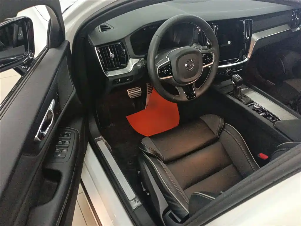 Volvo S60 2021 — фото 12