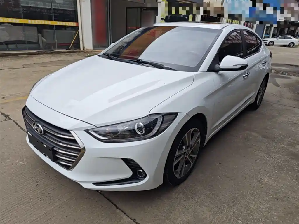 Hyundai Elantra 2019 — фото 1